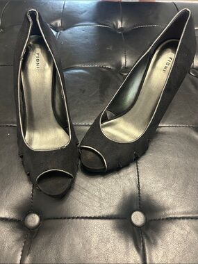 FIONI Clothing Black Peep-Toe Suede Pumps